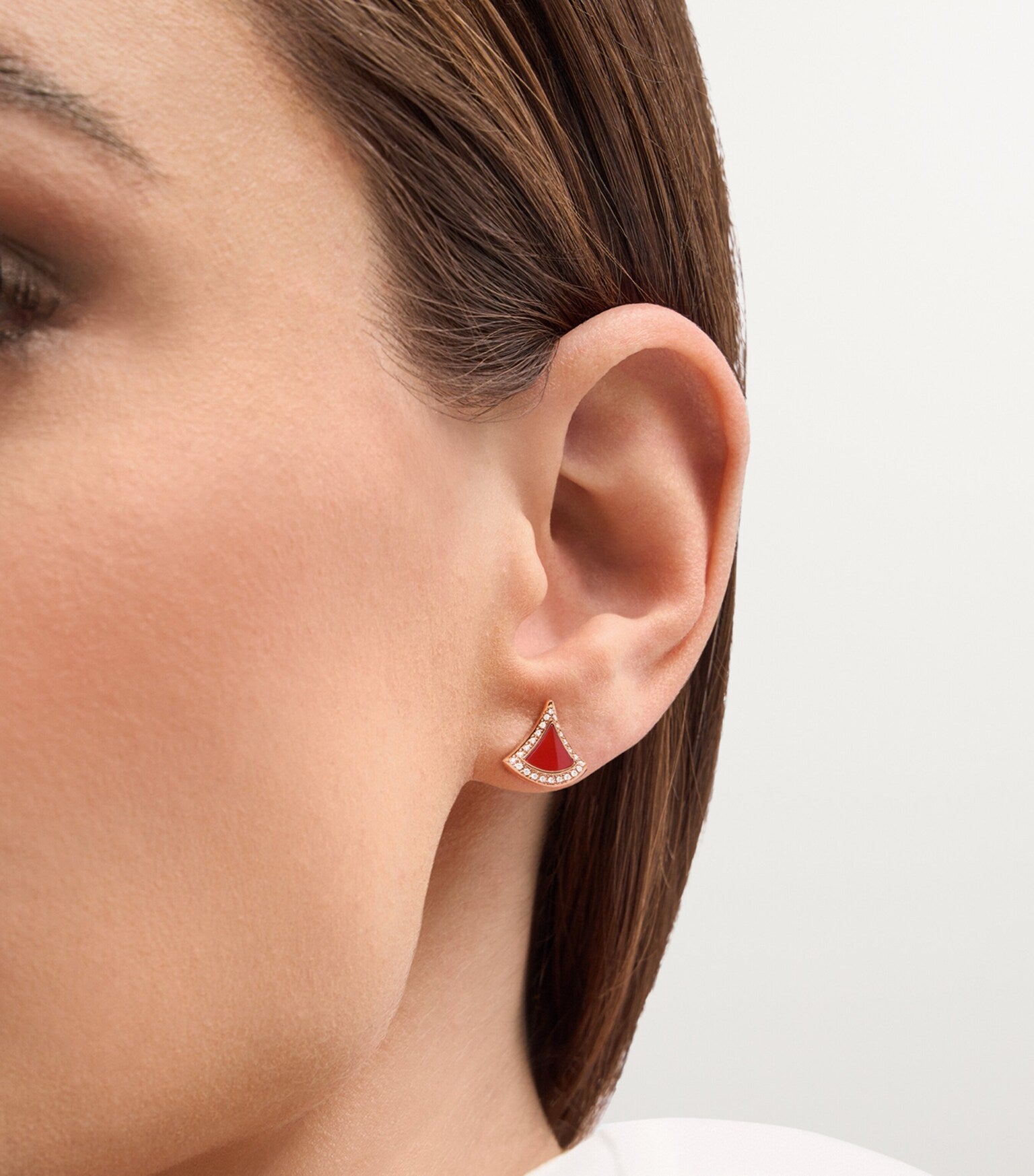 Boucles d'oreilles BVLGARI Divas' Dream en or rose, diamants et cornaline
