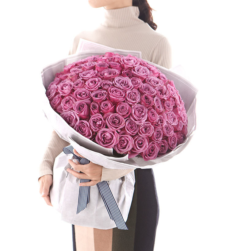 Je t'accompagne pour toujours/99 roses violettes de beauté froide