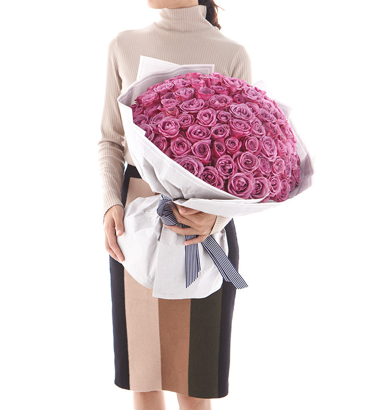 Je t'accompagne pour toujours/99 roses violettes de beauté froide