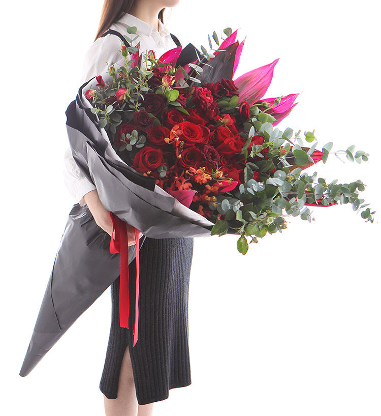 Bouquet Câlin d'ours et Je t'aime/33 corolles, 3 feuilles de cordyceps rouges, 7 orchidées Chiyoda, 1,5 bouquet de grandes roses rouges à plusieurs têtes