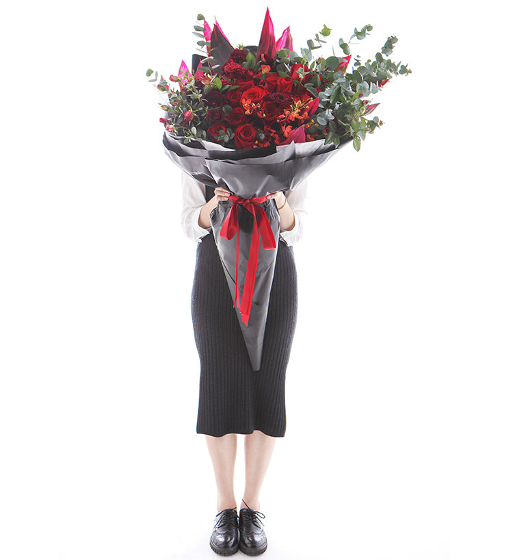 Bouquet Câlin d'ours et Je t'aime/33 corolles, 3 feuilles de cordyceps rouges, 7 orchidées Chiyoda, 1,5 bouquet de grandes roses rouges à plusieurs têtes