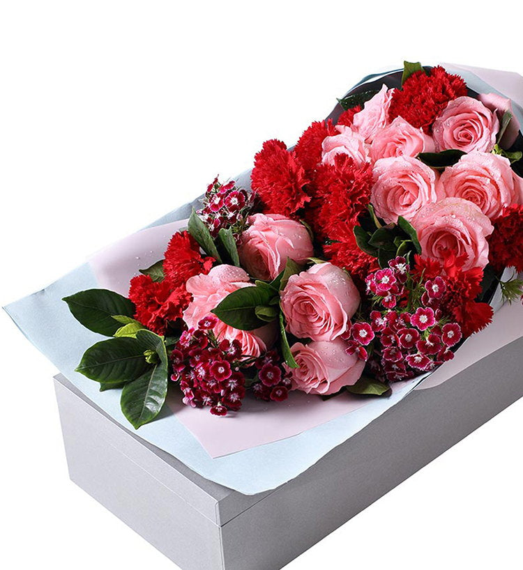 Amour infini/11 roses, 11 œillets, 4 œillets