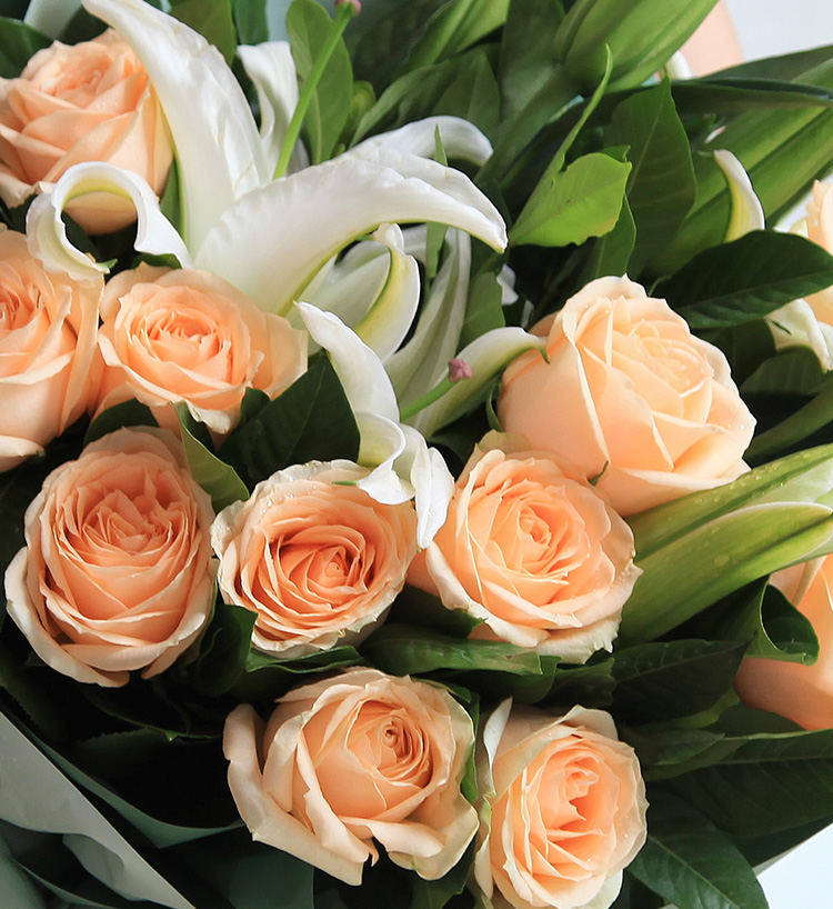 Lys chaud/11 roses/2 lys blancs