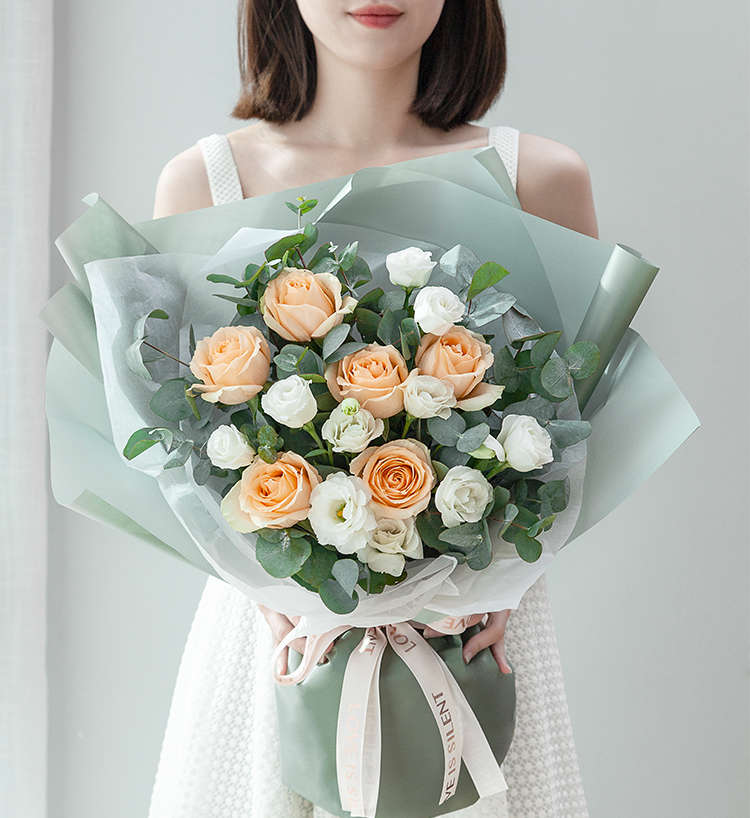 Moment d'amour/6 roses, 5 feuilles d'eucalyptus
