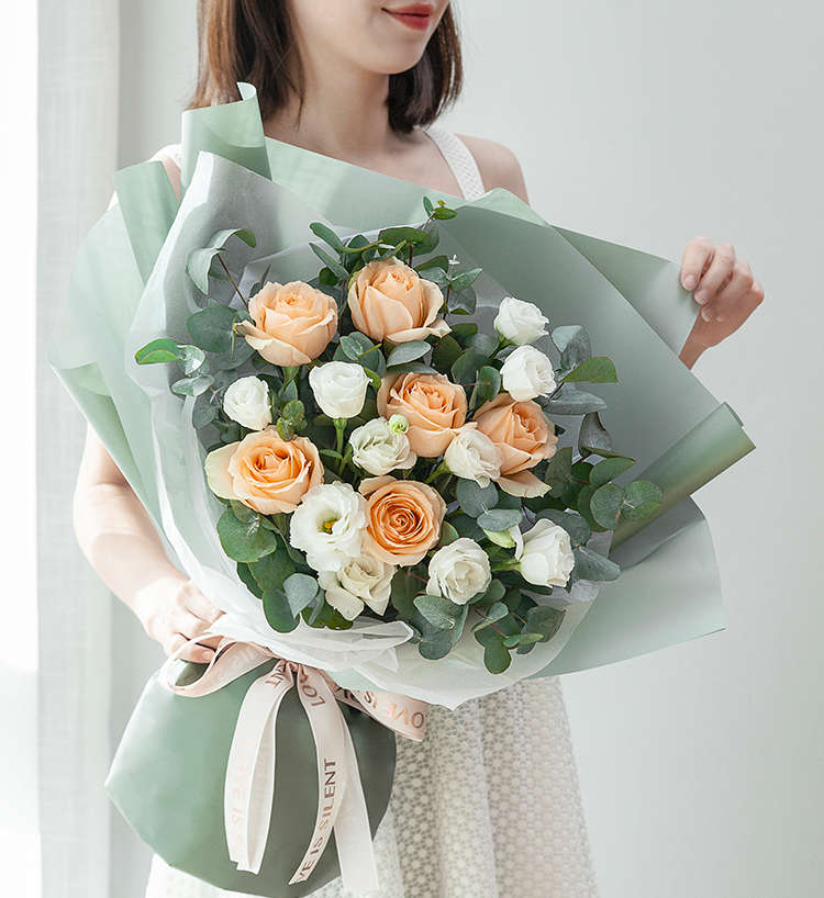 Moment d'amour/6 roses, 5 feuilles d'eucalyptus