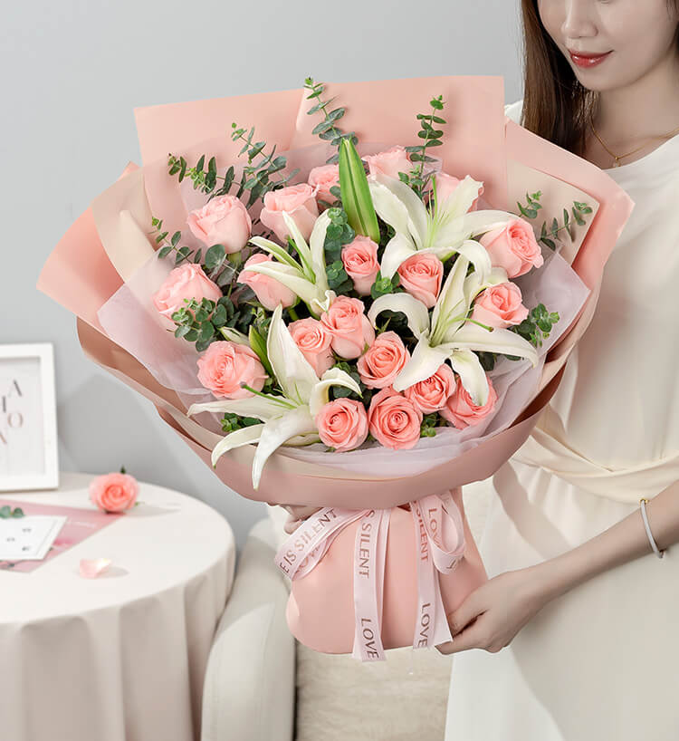 Pepsi Harmony/19 roses, 2 lys blancs, 10 feuilles d'eucalyptus