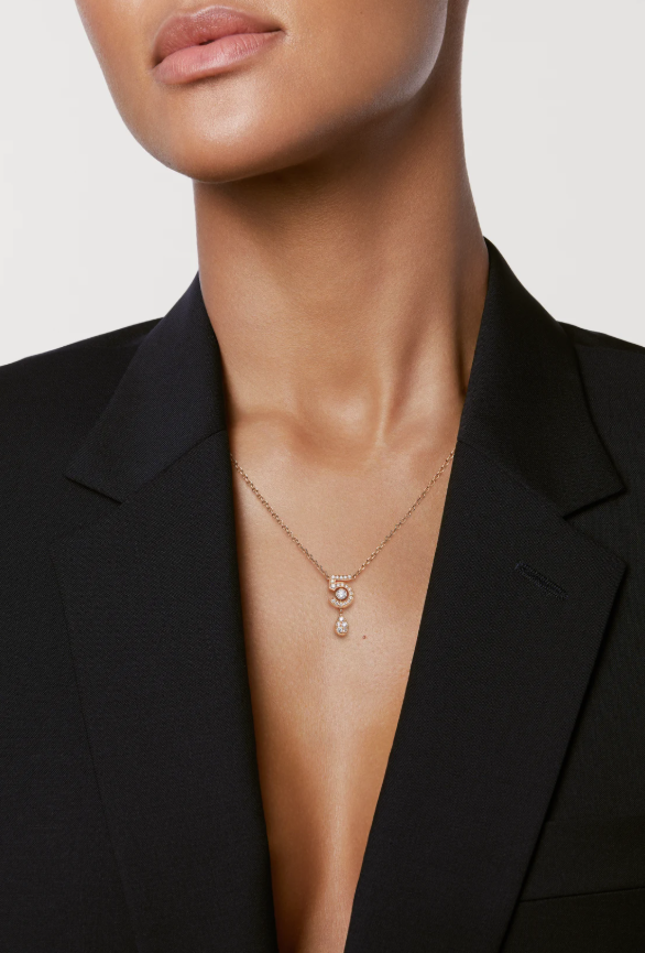 CHANEL Eternal N°5 necklace