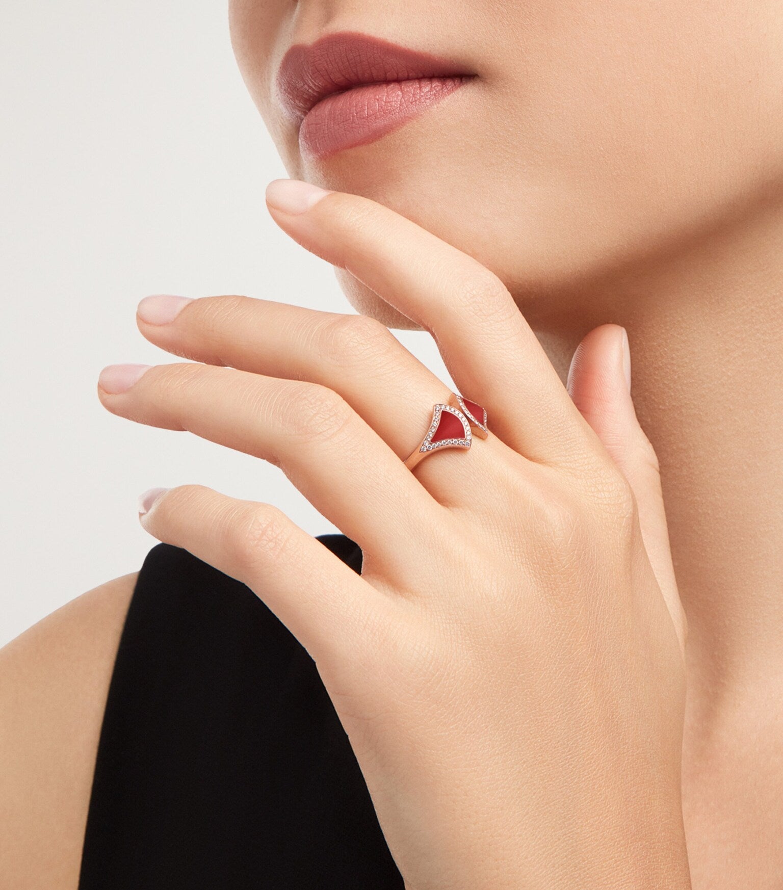 Bague BVLGARI Divas' Dream en or rose, diamants et cornaline