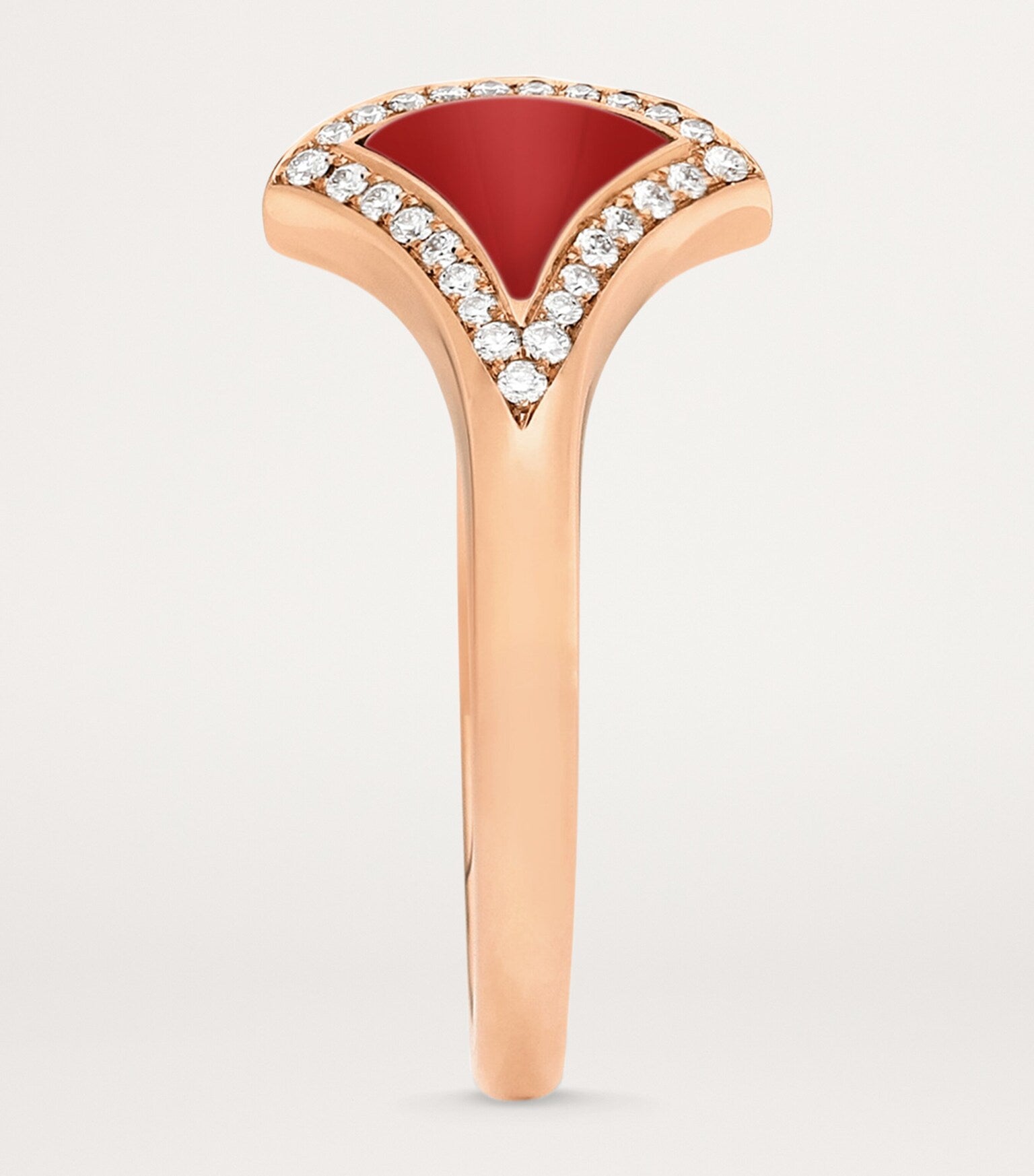 Bague BVLGARI Divas' Dream en or rose, diamants et cornaline