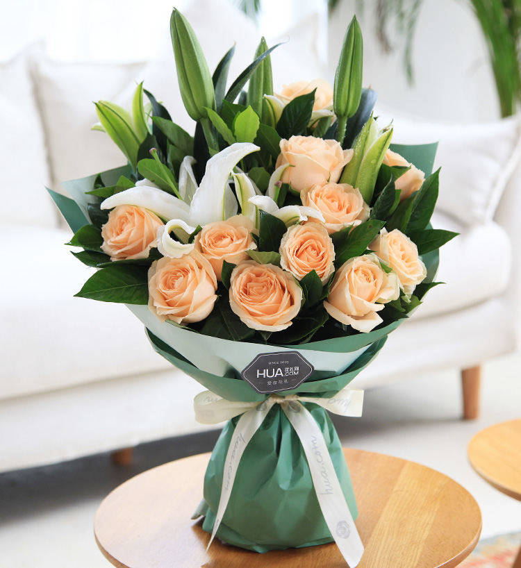 Lys chaud/11 roses/2 lys blancs