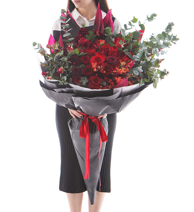 Bouquet Câlin d'ours et Je t'aime/33 corolles, 3 feuilles de cordyceps rouges, 7 orchidées Chiyoda, 1,5 bouquet de grandes roses rouges à plusieurs têtes