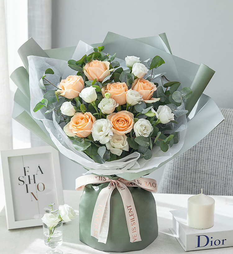 Moment d'amour/6 roses, 5 feuilles d'eucalyptus