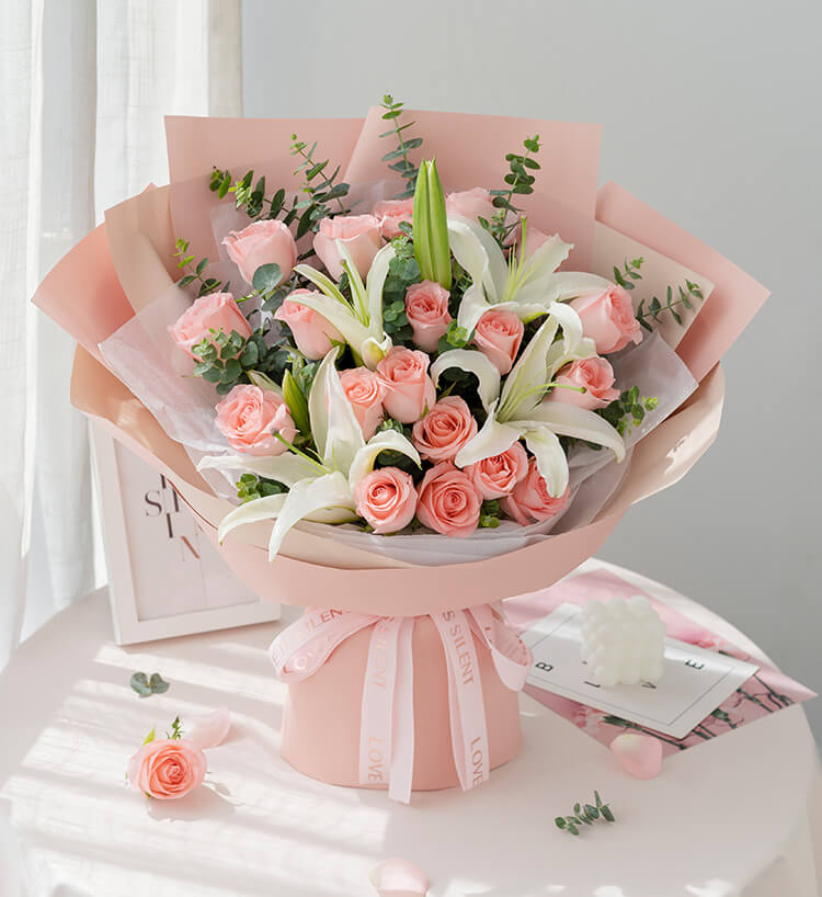 Pepsi Harmony/19 roses, 2 lys blancs, 10 feuilles d'eucalyptus
