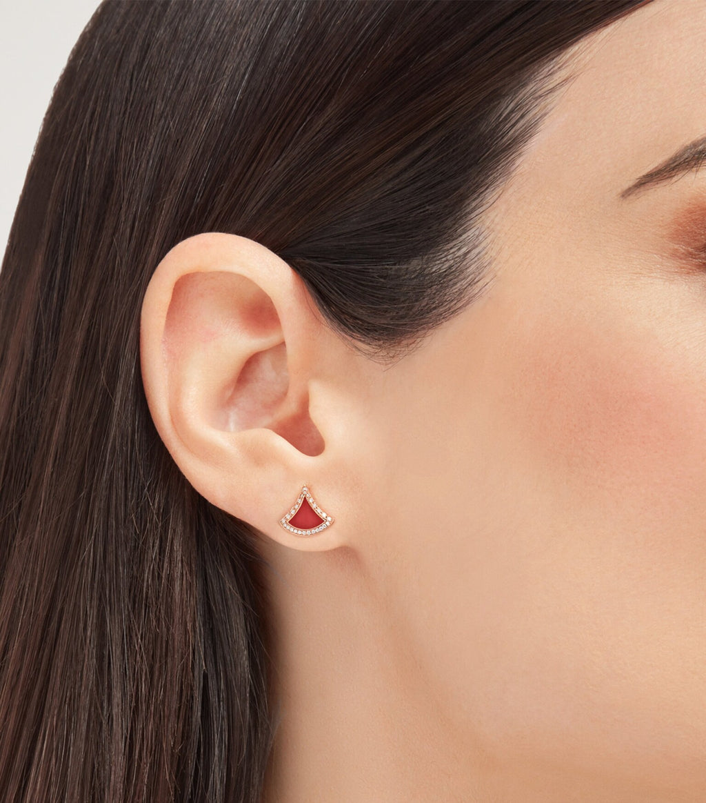 Boucles d'oreilles BVLGARI Divas' Dream en or rose, diamants et cornaline