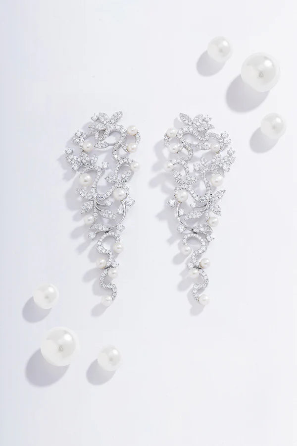 Boucles d'oreilles longues pendantes en forme de fleur avec perles APM Monaco