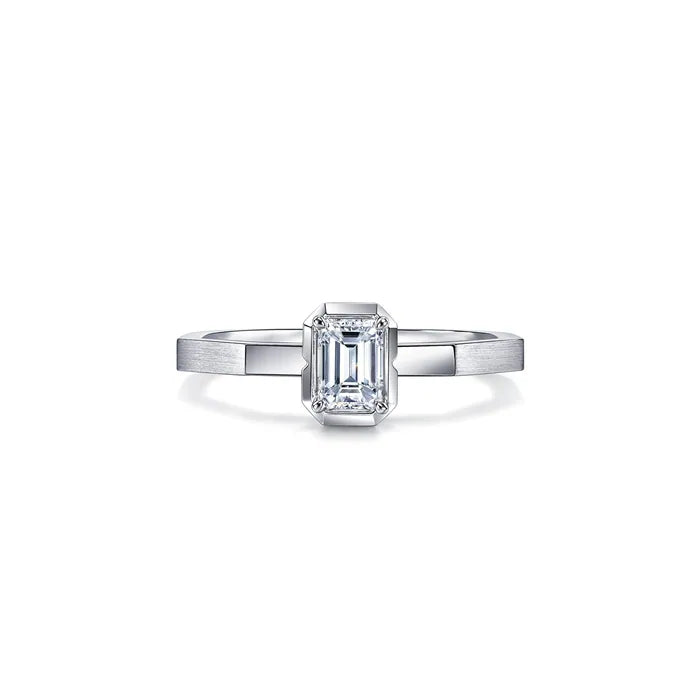 chowsangsang 'M' 18K White Gold Diamond Ring