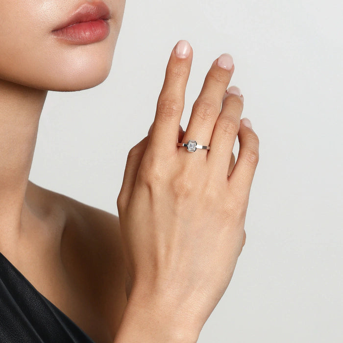 chowsangsang 'M' 18K White Gold Diamond Ring