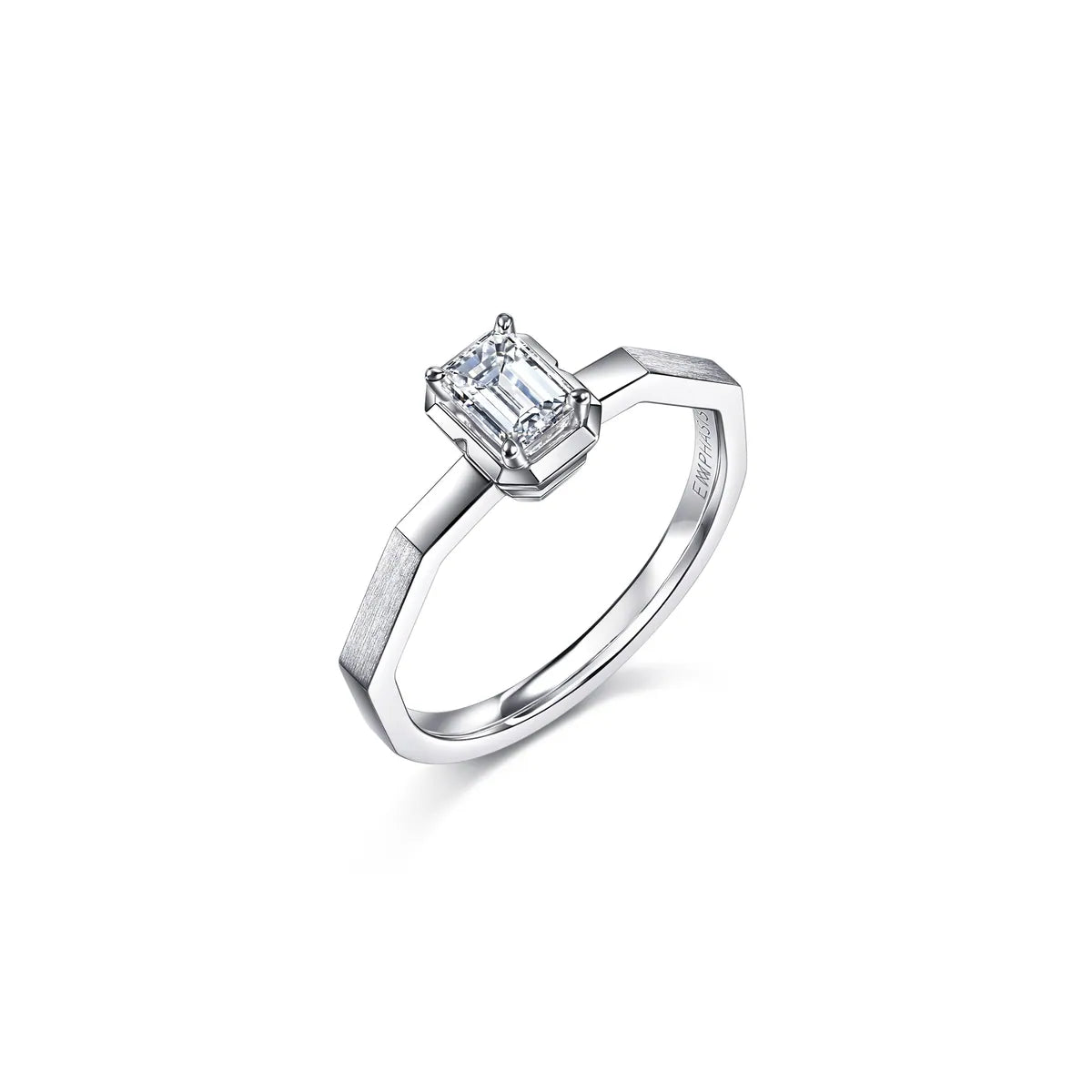 chowsangsang 'M' 18K White Gold Diamond Ring