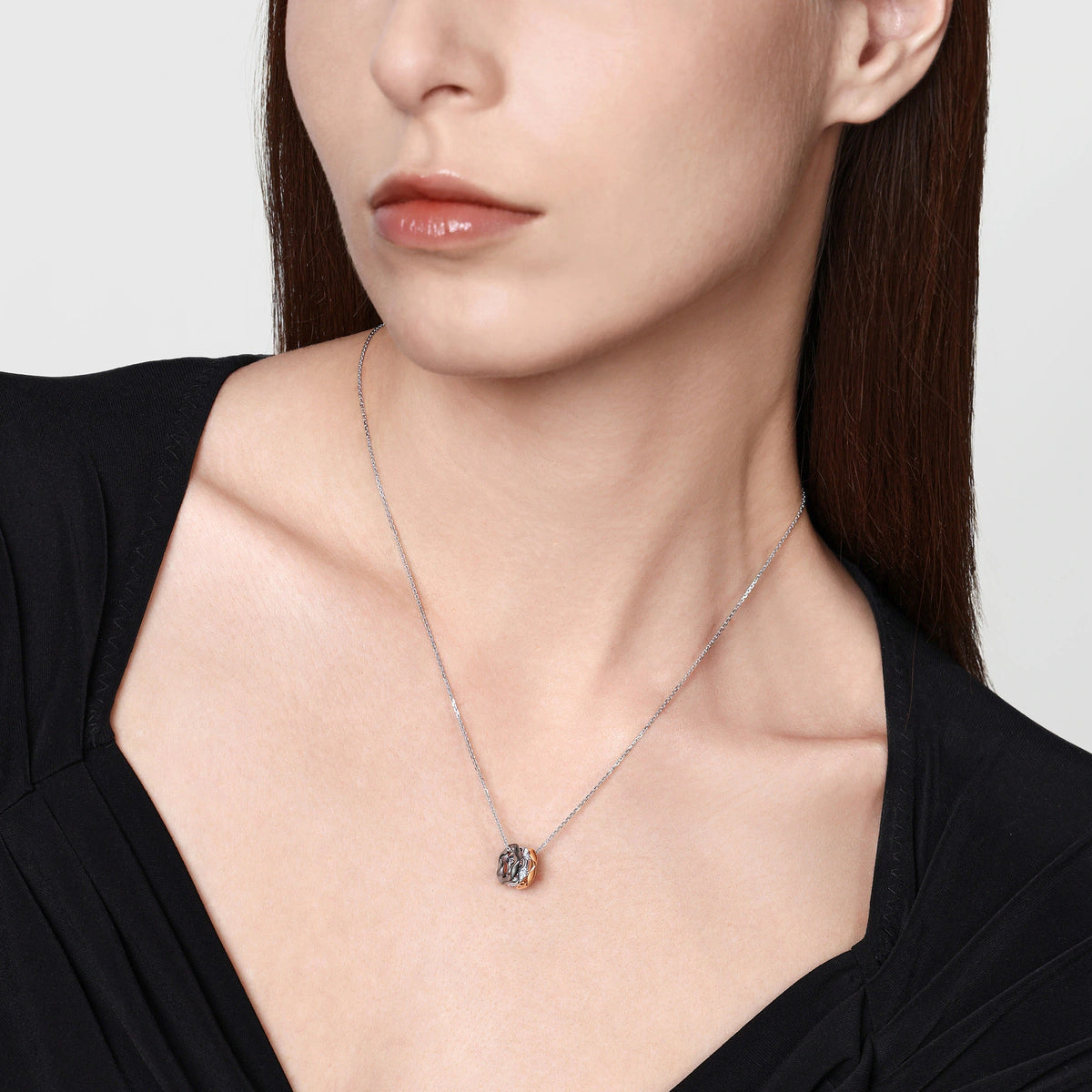 Collier en or multicolore 18 carats et diamants Chowsangsang