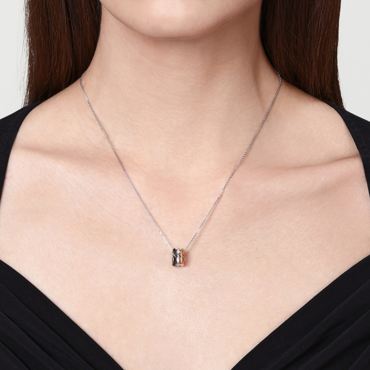 Collier en or multicolore 18 carats et diamants Chowsangsang