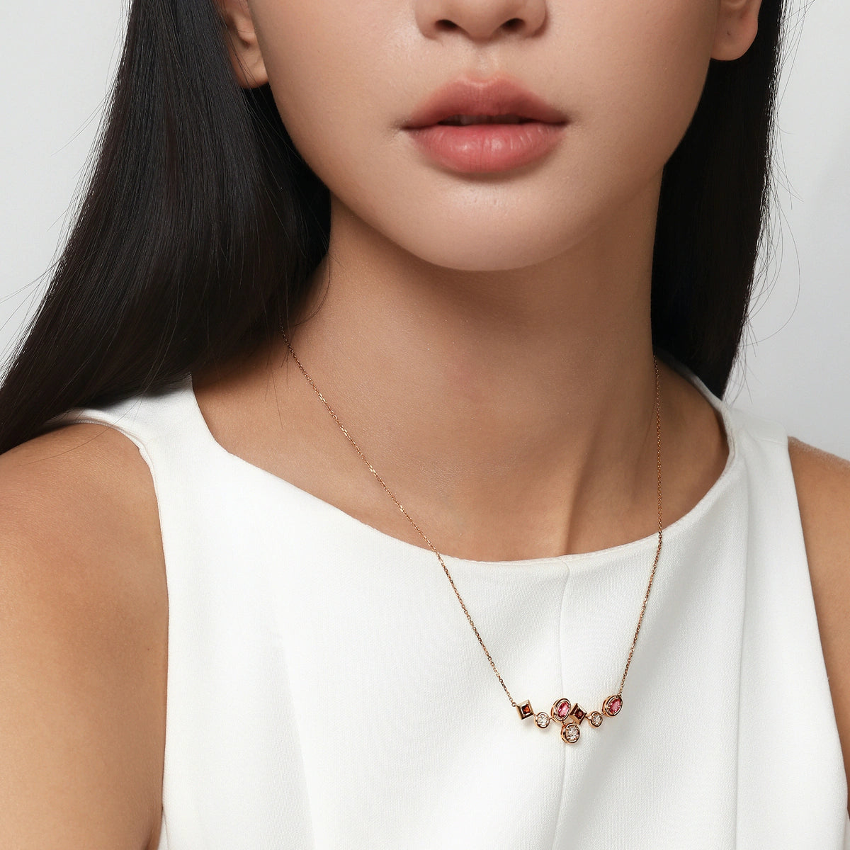 Collier Chowsangsang « Form » en or rose 18 carats et tourmaline rose