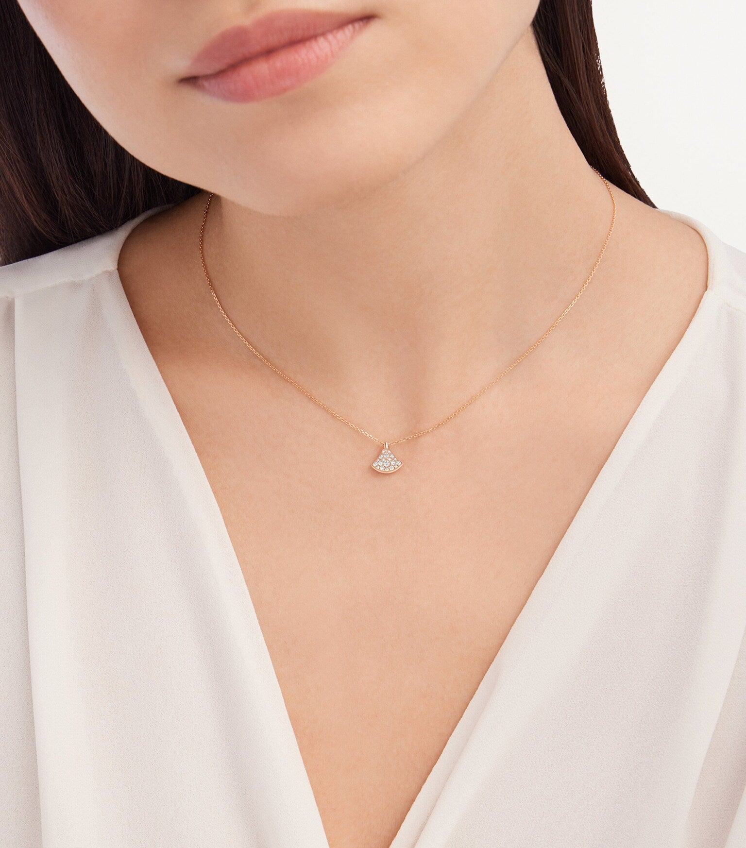Collier pendentif BVLGARI en or rose et diamants Divas' Dream