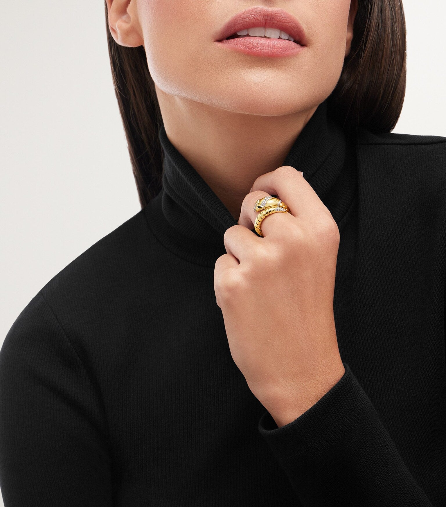 Bague Serpenti BVLGARI en or jaune et diamants