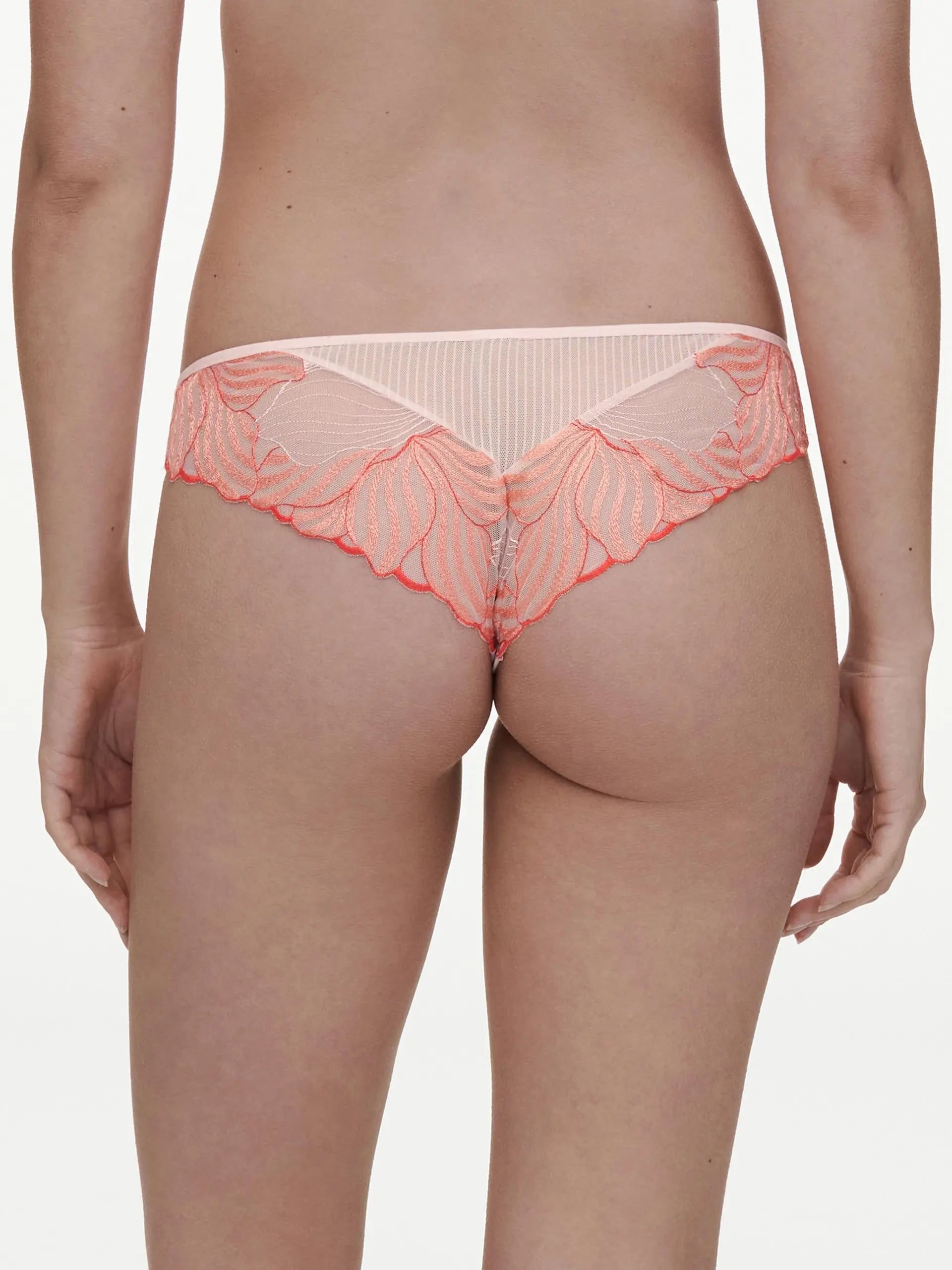 Ensemble soutien-gorge plongeant et tanga Chantelle Legend