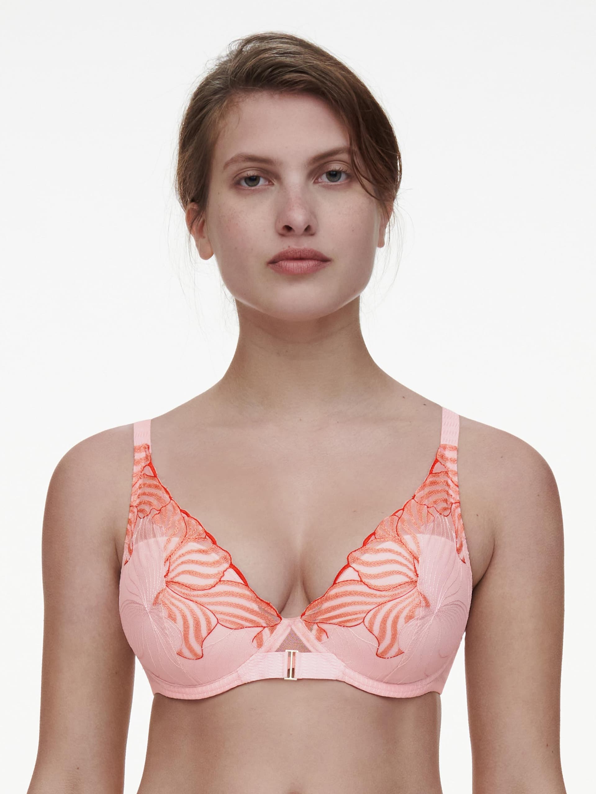 Ensemble soutien-gorge plongeant et tanga Chantelle Legend