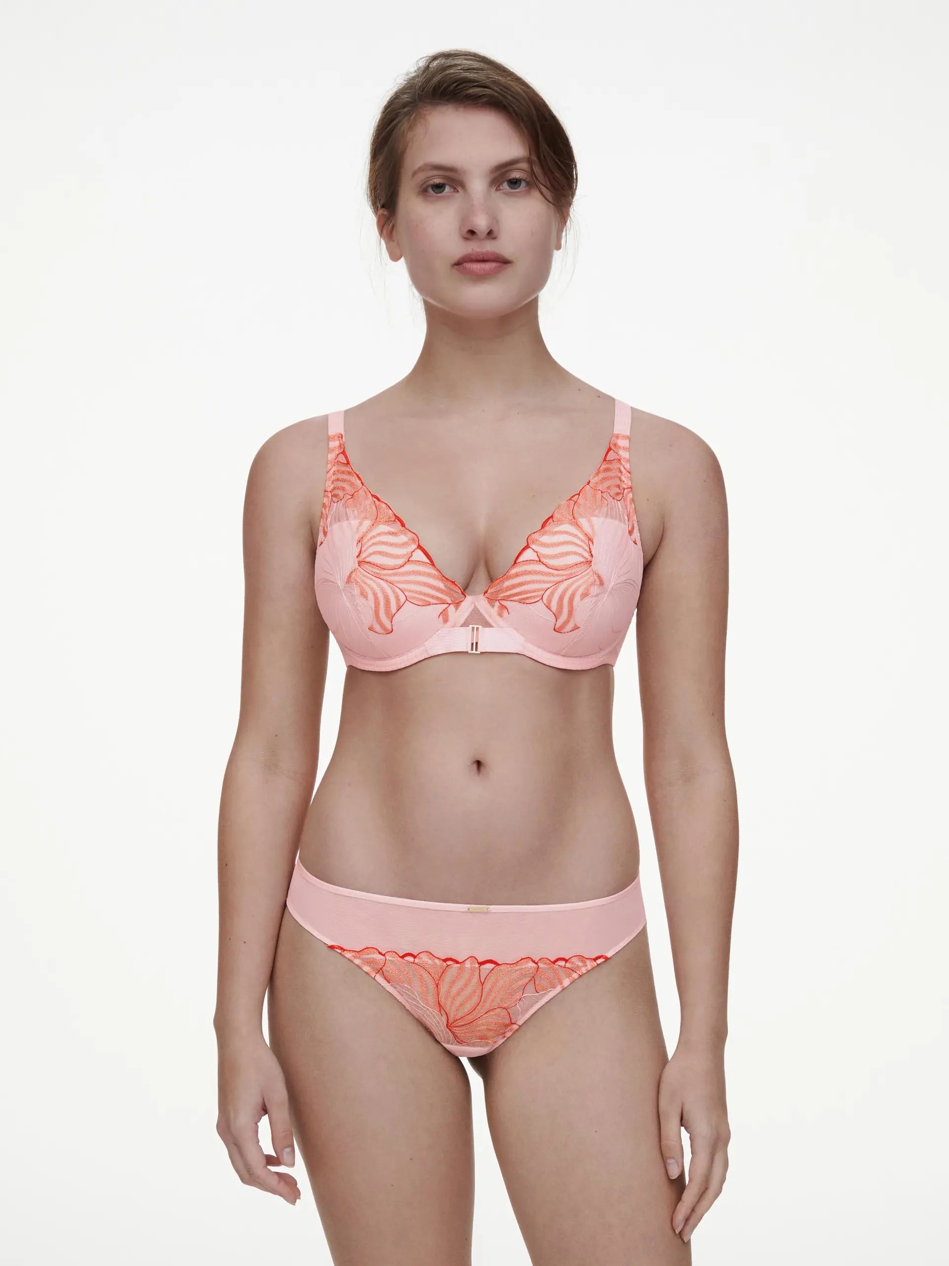 Ensemble soutien-gorge plongeant et tanga Chantelle Legend