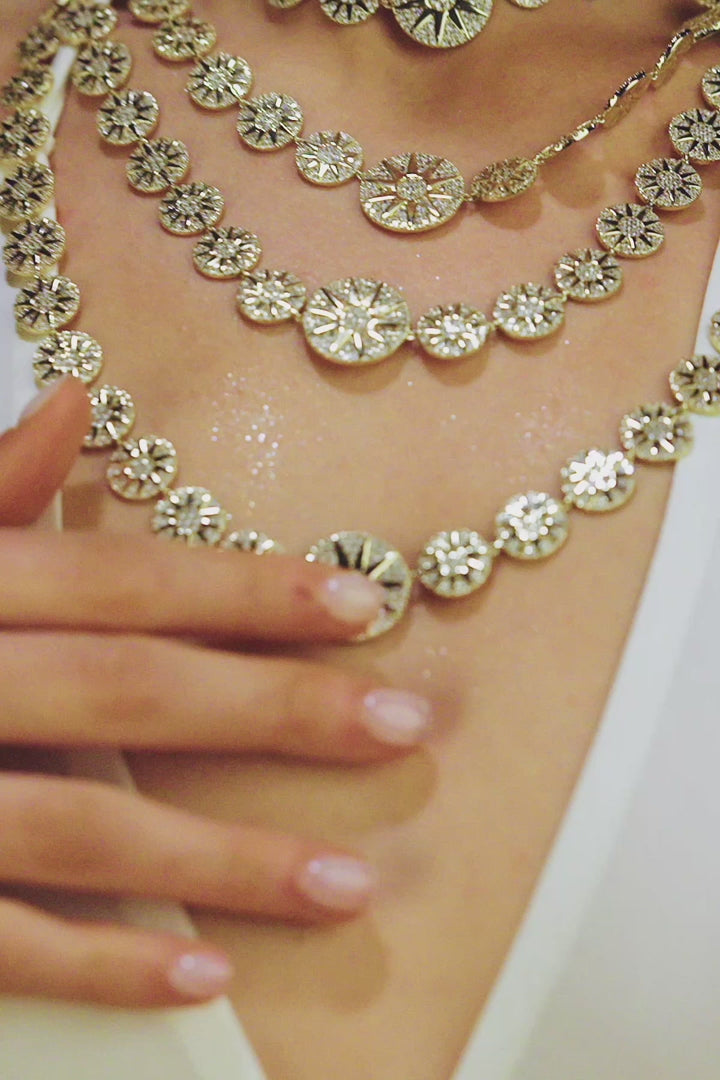 Collier ras du cou audacieux APM Monaco