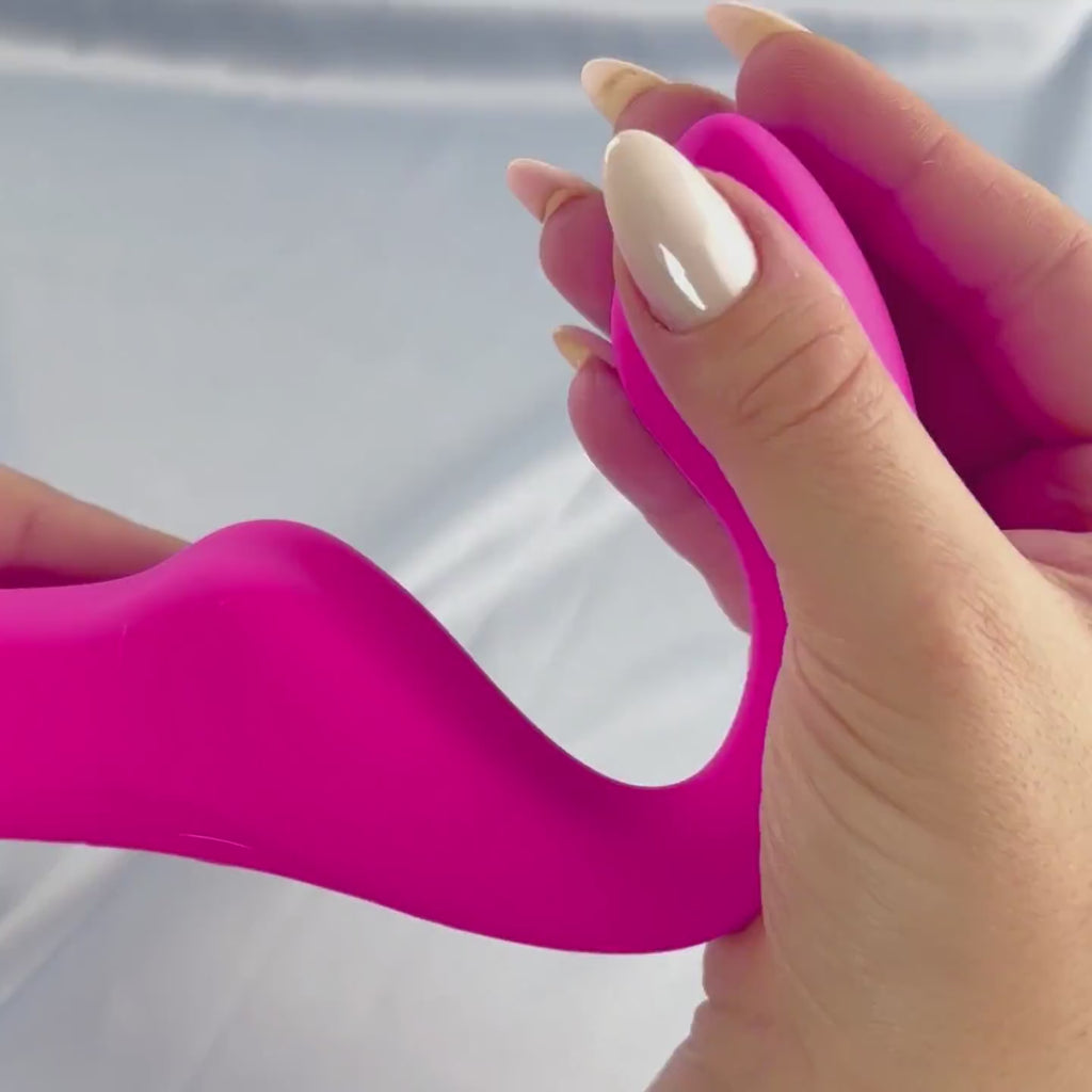 Thrust share Thrusting strapless strap on
